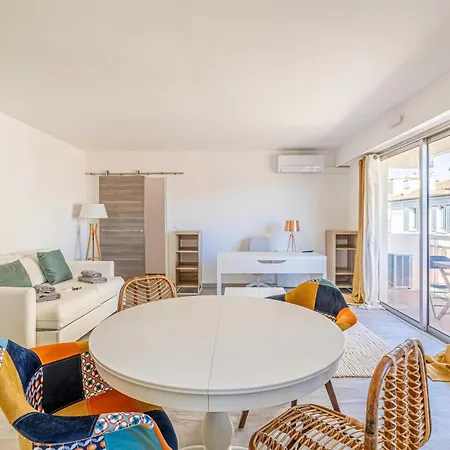 Exceptional Spacious One Bedroom Flat In קאן