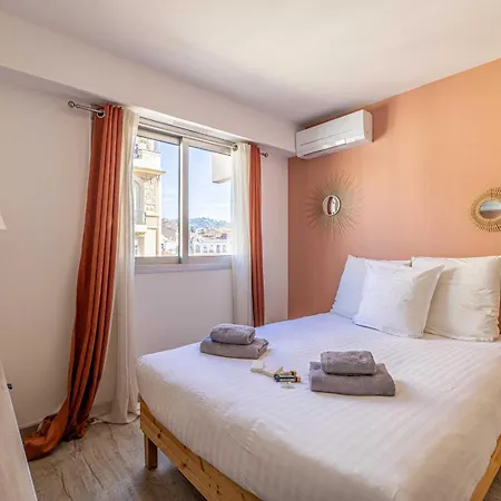 Exceptional Spacious One Bedroom Flat In קאן