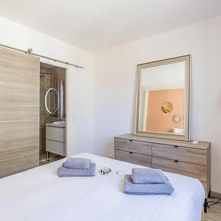 Exceptional Spacious One Bedroom Flat In