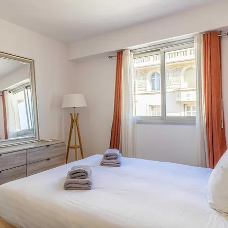 Exceptional Spacious One Bedroom Flat In *